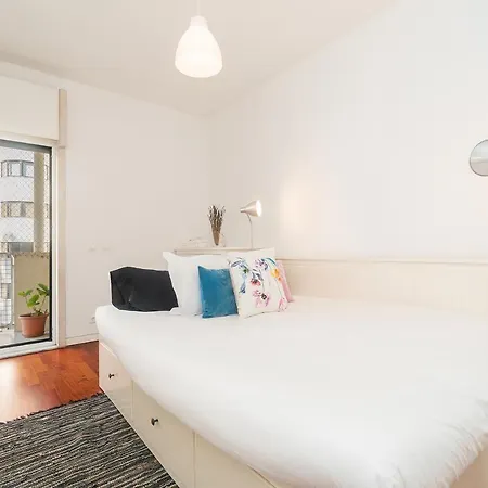 Family Relax For 6 With A Cosy Balcony *